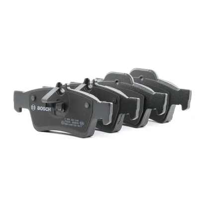 Bilde av BOSCH 0 986 424 699 Bremseklosser Low Metallic med antihyle blikk, kolbleklips MERCEDES BENZ: E Klasse T modell, Sedan, S Sedan