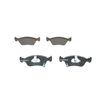 Bilde av BOSCH 0 986 424 560 Bremseklosser Low Metallic med akustisk slitasjevarsel antihyle blikk, kolbleklips TOYOTA: Avensis I Sedan